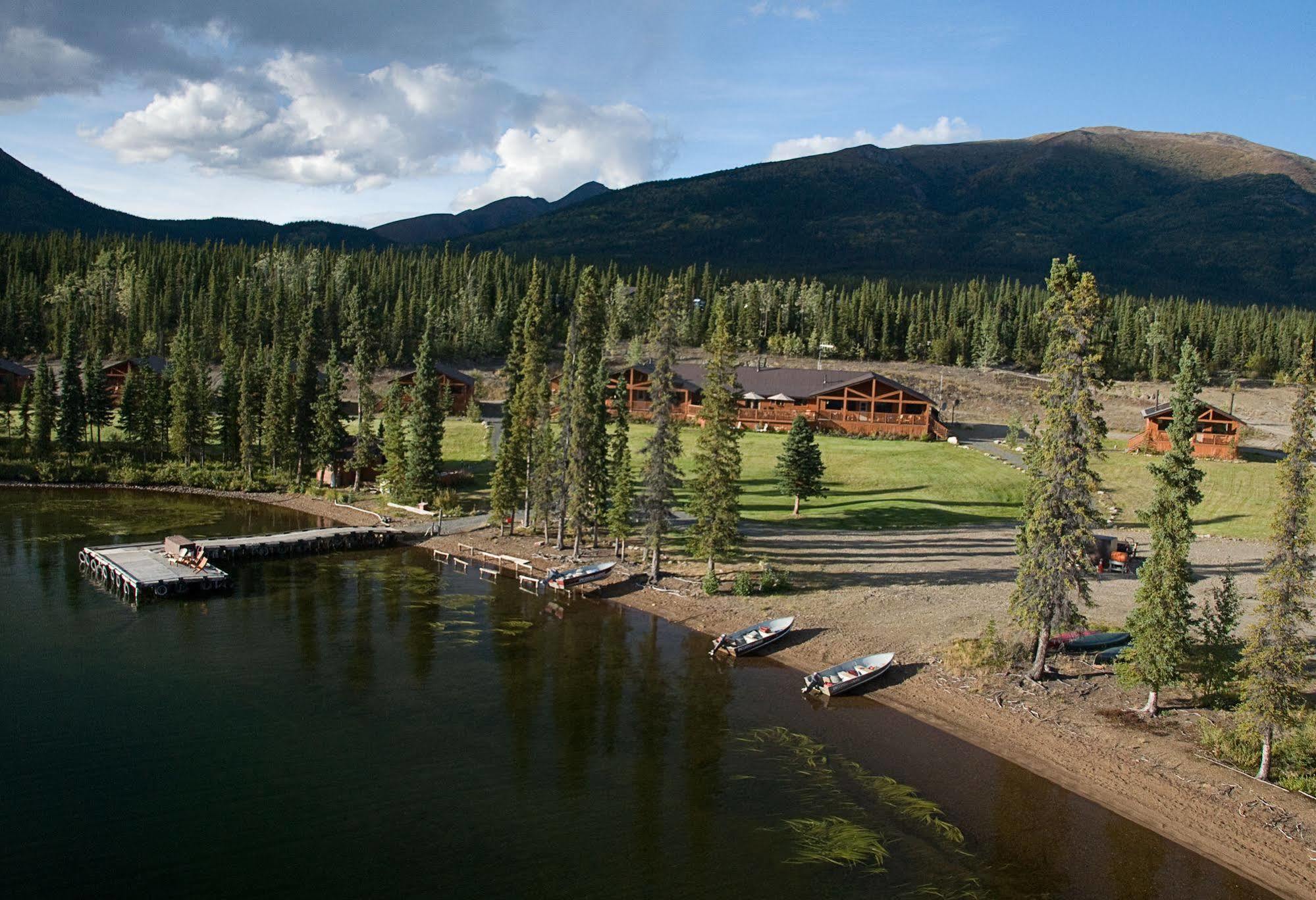 Inconnu Lodge Mcevoy Lake Exterior foto