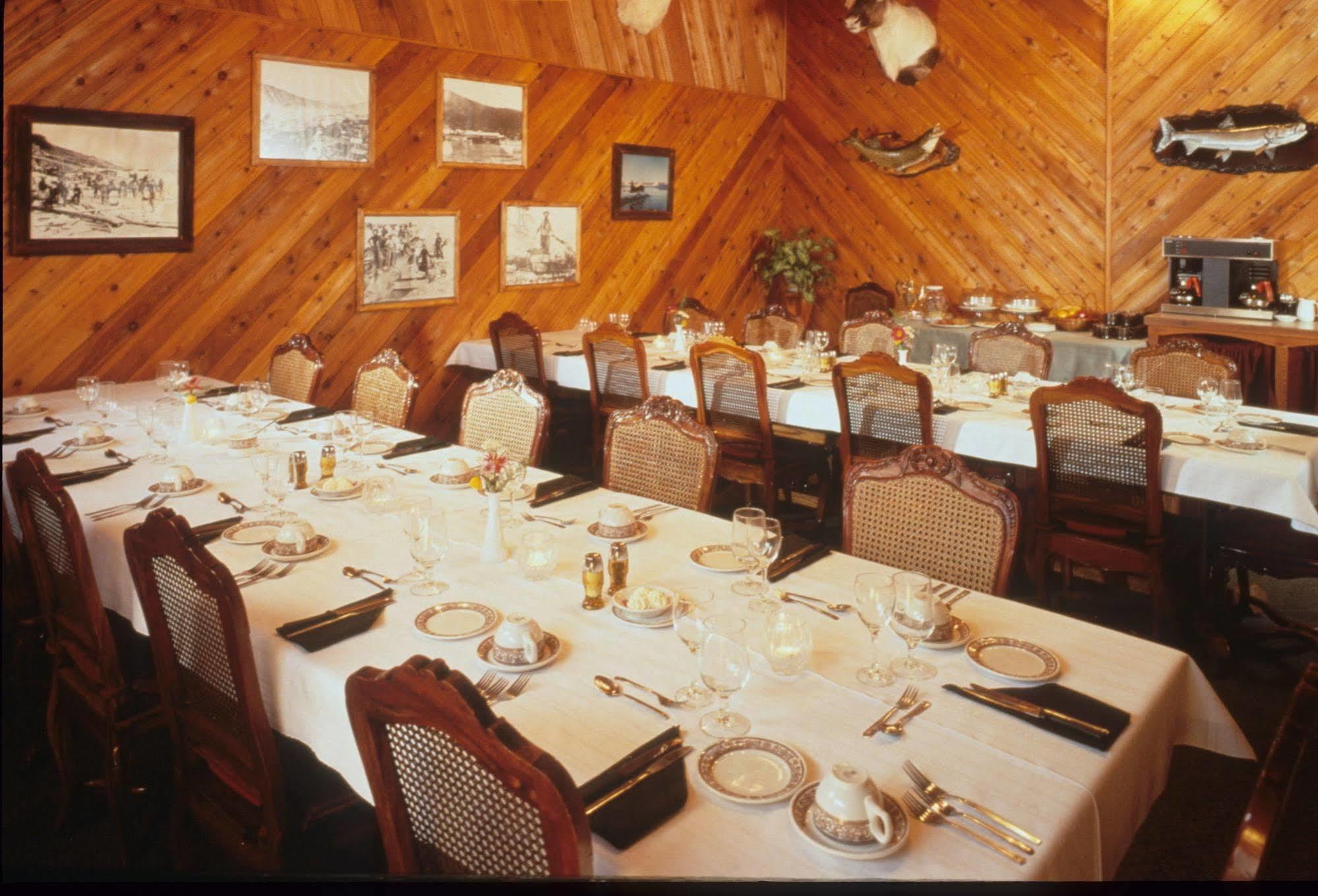 Inconnu Lodge Mcevoy Lake Exterior foto